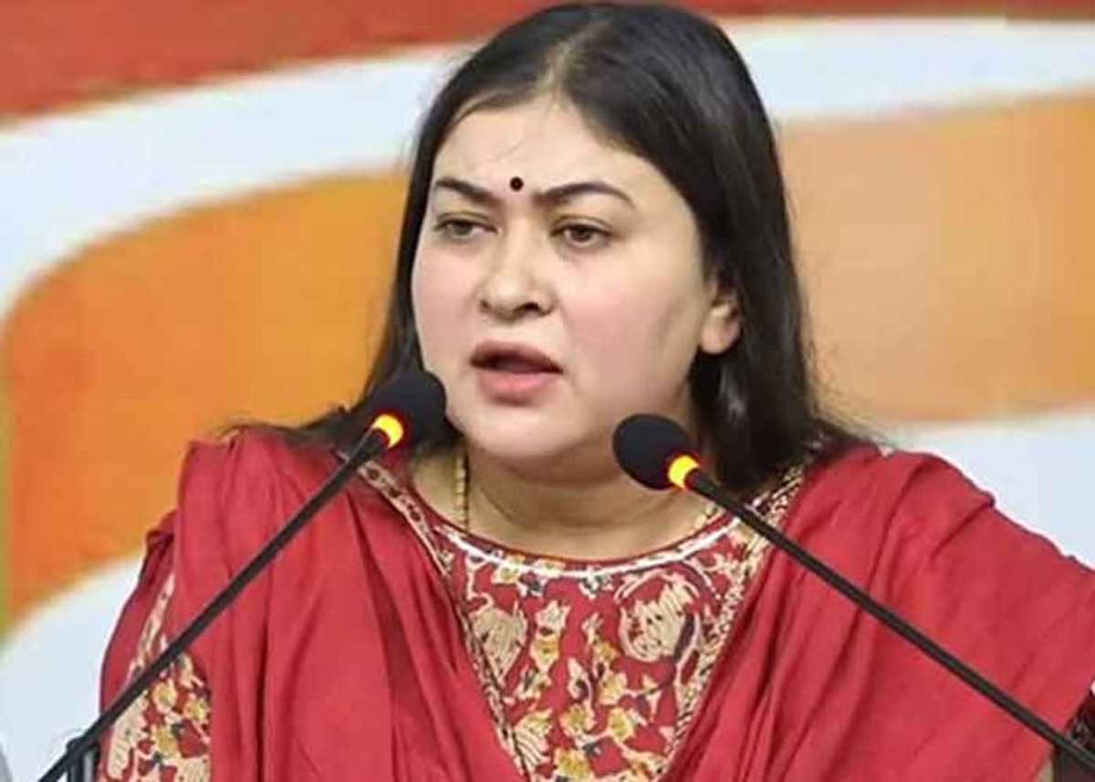 बाबा सिद्दीकी हत्या मामले में सीएम शिंदे और फडणवीस को देना चाहिए इस्तीफा : रागिनी नायक